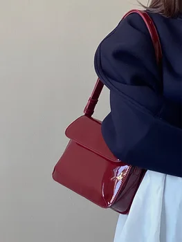 Ретро Черешово-червени лачени чанти от малка квадратна кожа, с капак за жени, черни портмонета за подмишниците, модни чанти през рамо